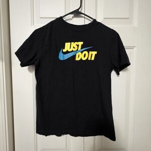 The Nike Tee Kids Size Large